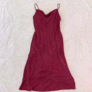 BURGUNDY SATIN DRESS • Forever 21